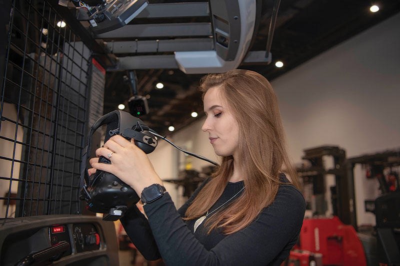 Melissa Schmitz works with a VR simulator. Photo by Herb Vasquez.